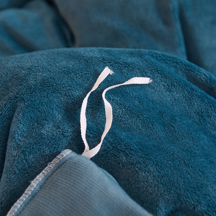 91家纺网 家纺一手货源 找家纺 甜之梦 2025新款毛巾绣牛奶绒被套 满天星宝石蓝