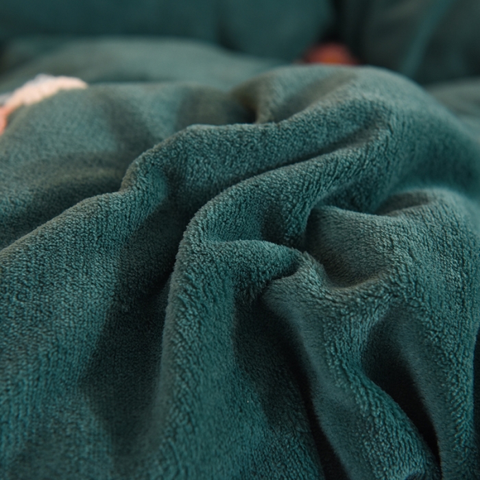 91家纺网 家纺一手货源 找家纺 甜之梦 2025新款毛巾绣牛奶绒被套 满天星墨绿