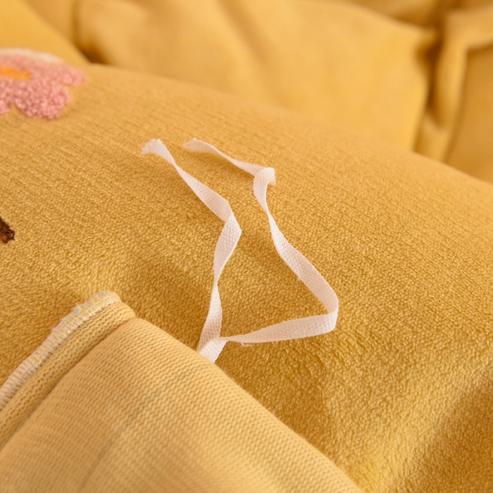 91家纺网 家纺一手货源 找家纺 甜之梦 2025新款毛巾绣牛奶绒被套 满天星嫩黄