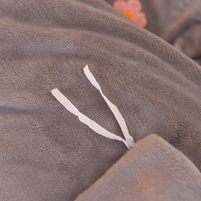 91家纺网 家纺一手货源 找家纺 甜之梦 2025新款毛巾绣牛奶绒被套 满天星浅灰