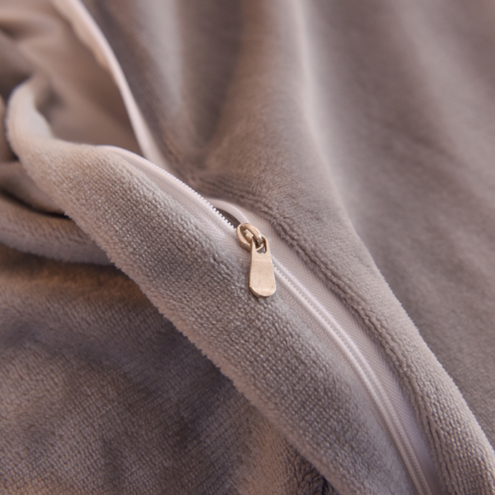 91家纺网 家纺一手货源 找家纺 甜之梦 2025新款毛巾绣牛奶绒被套 满天星浅灰