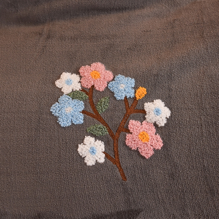 91家纺网 家纺一手货源 找家纺 甜之梦 2025新款毛巾绣牛奶绒被套 满天星深灰