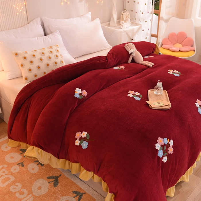 91家纺网 家纺一手货源 找家纺 甜之梦 2025新款毛巾绣牛奶绒被套 满天星洋酒红