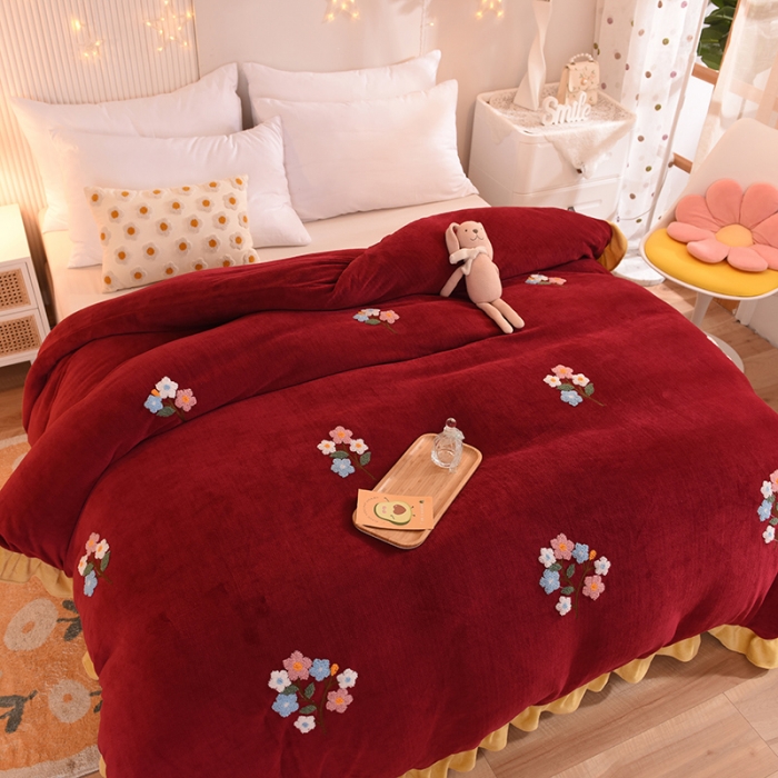 91家纺网 家纺一手货源 找家纺 甜之梦 2025新款毛巾绣牛奶绒被套 满天星洋酒红