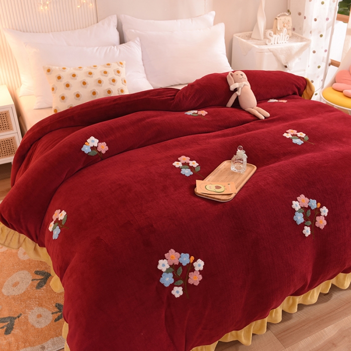 91家纺网 家纺一手货源 找家纺 甜之梦 2025新款毛巾绣牛奶绒被套 满天星洋酒红