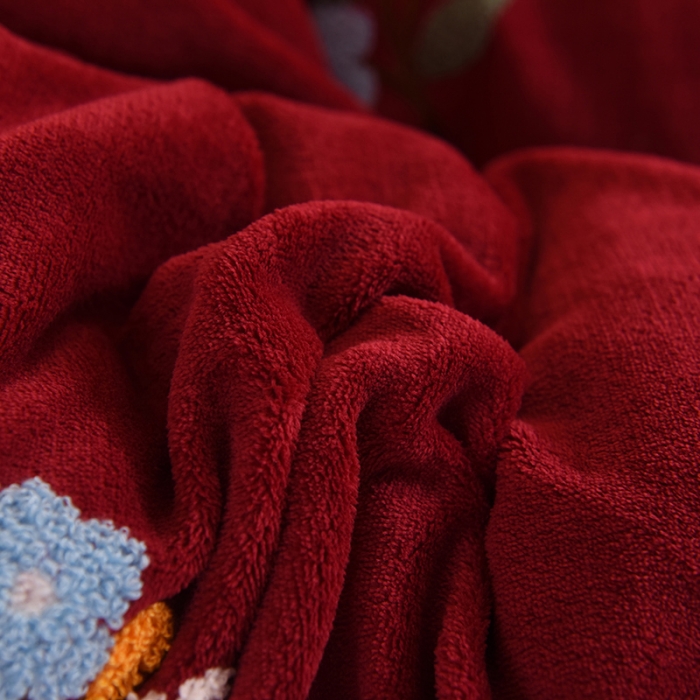 91家纺网 家纺一手货源 找家纺 甜之梦 2025新款毛巾绣牛奶绒被套 满天星洋酒红