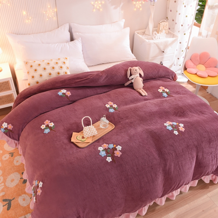 91家纺网 家纺一手货源 找家纺 甜之梦 2025新款毛巾绣牛奶绒被套 满天星紫豆沙