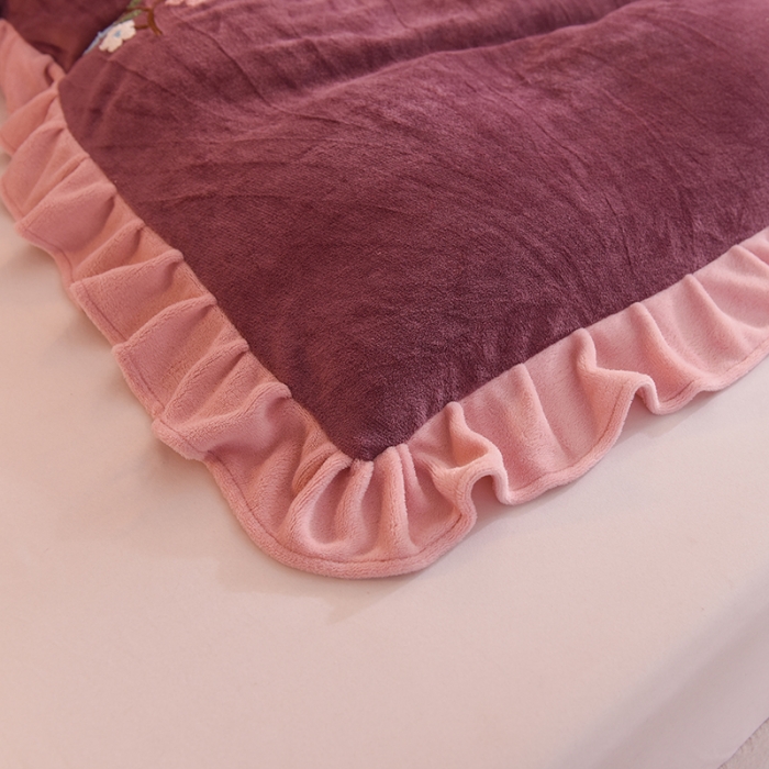 91家纺网 家纺一手货源 找家纺 甜之梦 2025新款毛巾绣牛奶绒被套 满天星紫豆沙