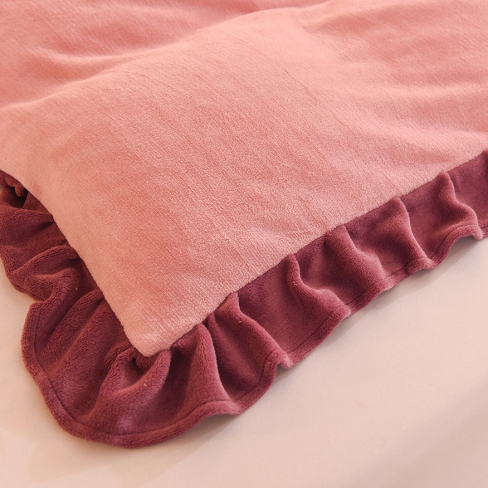 91家纺网 家纺一手货源 找家纺 甜之梦 2025新款毛巾绣牛奶绒被套 小熊宝可梦淡粉