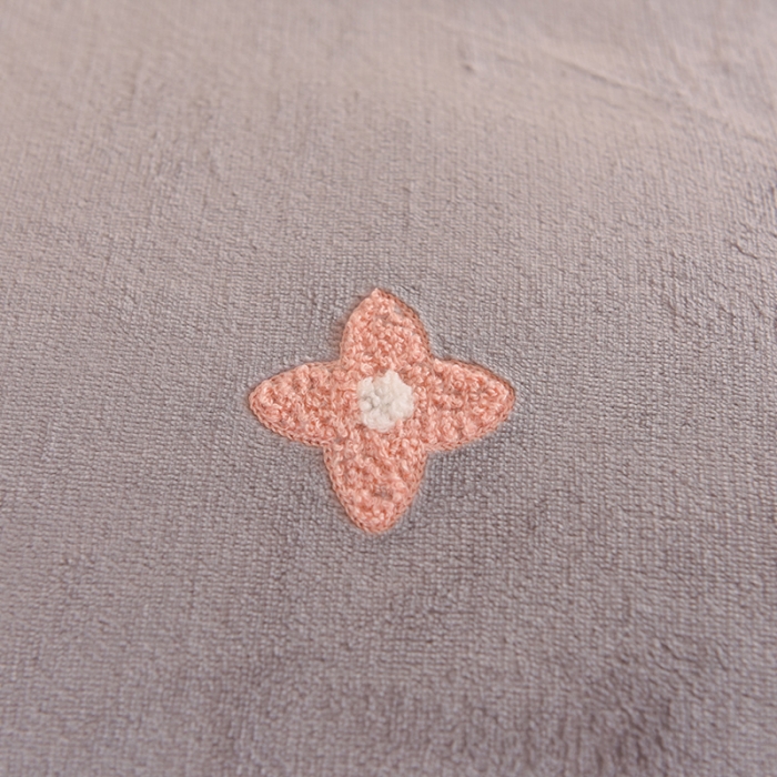 91家纺网 家纺一手货源 找家纺 甜之梦 2025新款毛巾绣牛奶绒被套 小熊宝可梦浅灰