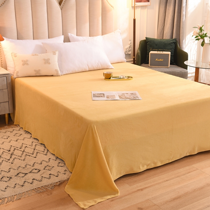 91家纺网 家纺一手货源 找家纺 甜之梦 2025新款毛巾绣牛奶绒床单 小熊宝可梦嫩黄