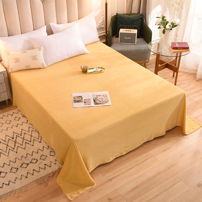 91家纺网 家纺一手货源 找家纺 甜之梦 2025新款毛巾绣牛奶绒床单 小熊宝可梦嫩黄