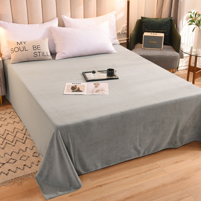 91家纺网 家纺一手货源 找家纺 甜之梦 2025新款毛巾绣牛奶绒床单 小熊宝可梦浅灰