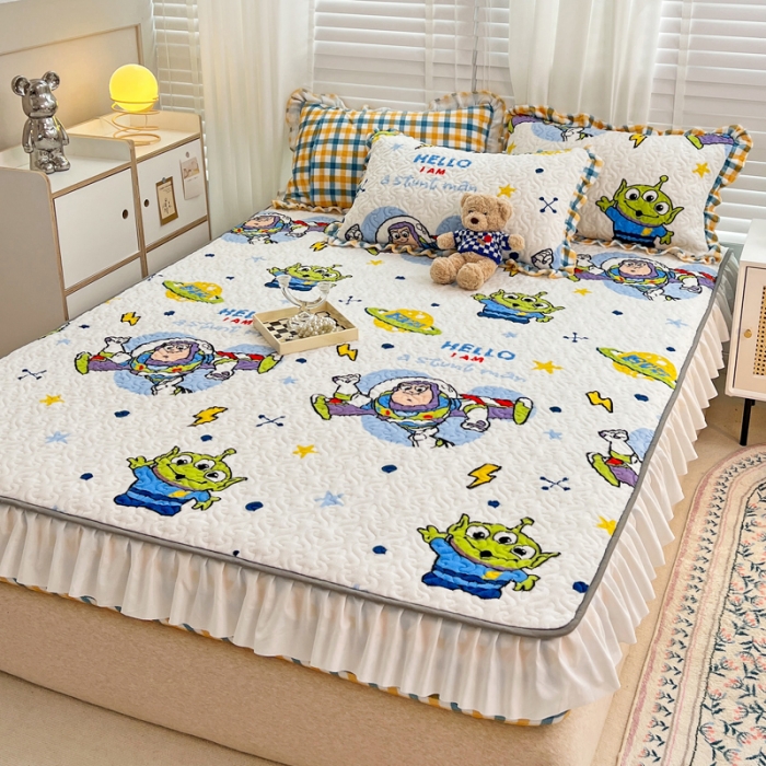 91家纺网 家纺一手货源 找家纺 （总）金丝鸟 2022新款迪士尼系列夹棉绗缝牛奶绒花边床笠