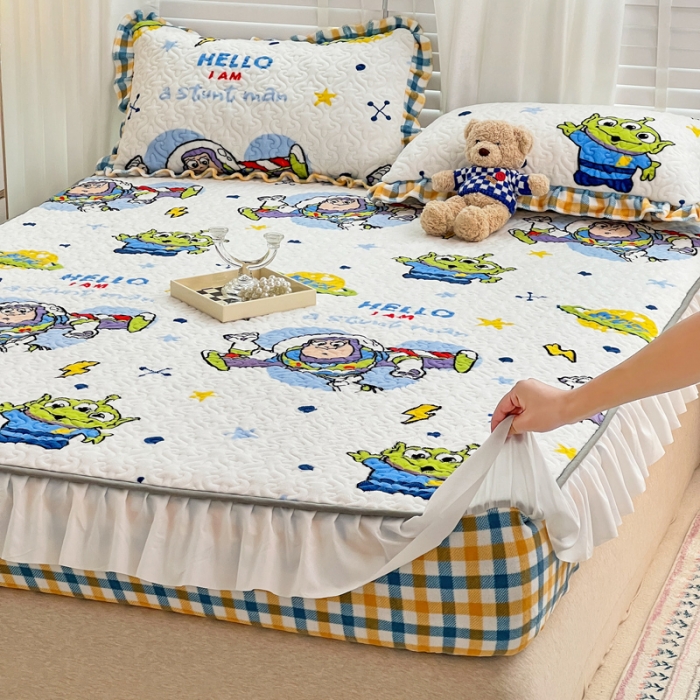 91家纺网 家纺一手货源 找家纺 （总）金丝鸟 2022新款迪士尼系列夹棉绗缝牛奶绒花边床笠