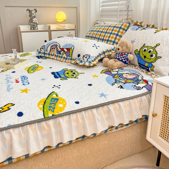 91家纺网 家纺一手货源 找家纺 （总）金丝鸟 2022新款迪士尼系列夹棉绗缝牛奶绒花边床笠