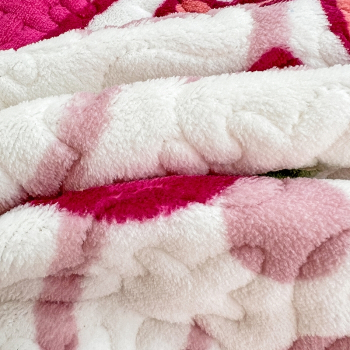 91家纺网 家纺一手货源 找家纺 金丝鸟 2022新款迪士尼系列夹棉绗缝牛奶绒花边床笠 草莓熊