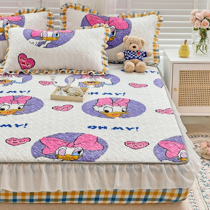 91家纺网 家纺一手货源 找家纺 金丝鸟 2022新款迪士尼系列夹棉绗缝牛奶绒花边床笠 美美鸭