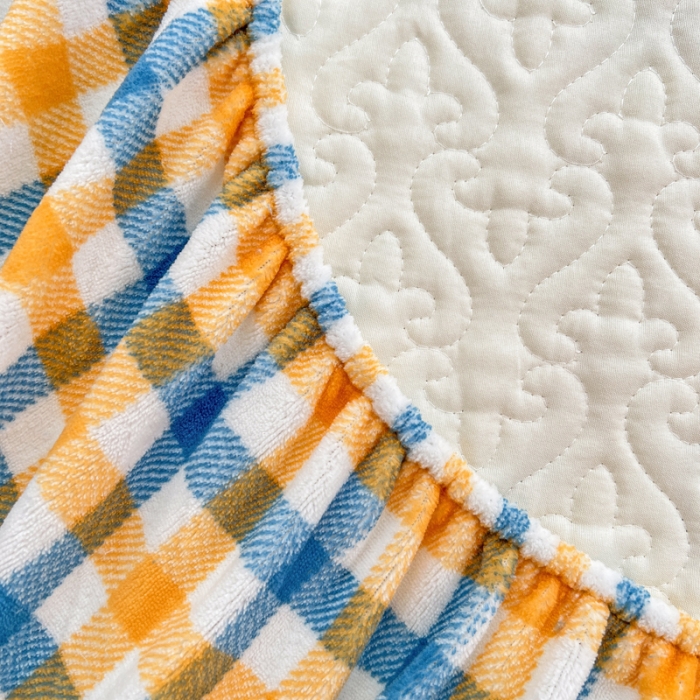 91家纺网 家纺一手货源 找家纺 金丝鸟 2022新款迪士尼系列夹棉绗缝牛奶绒花边床笠 美美鸭