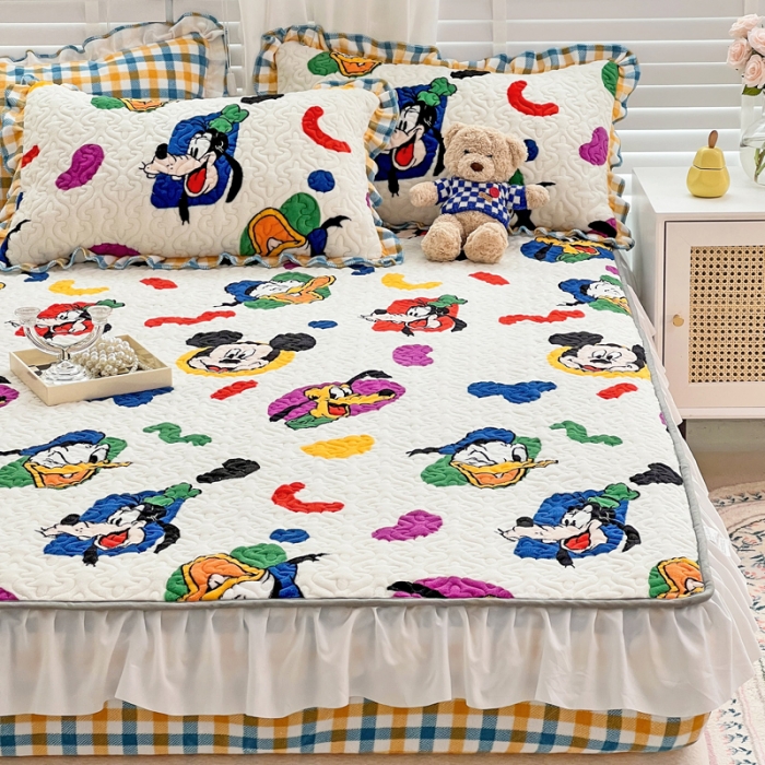 91家纺网 家纺一手货源 找家纺 金丝鸟 2022新款迪士尼系列夹棉绗缝牛奶绒花边床笠 米奇唐老鸭