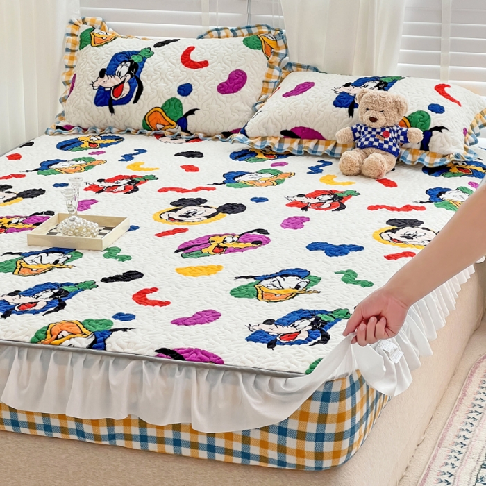 91家纺网 家纺一手货源 找家纺 金丝鸟 2022新款迪士尼系列夹棉绗缝牛奶绒花边床笠 米奇唐老鸭
