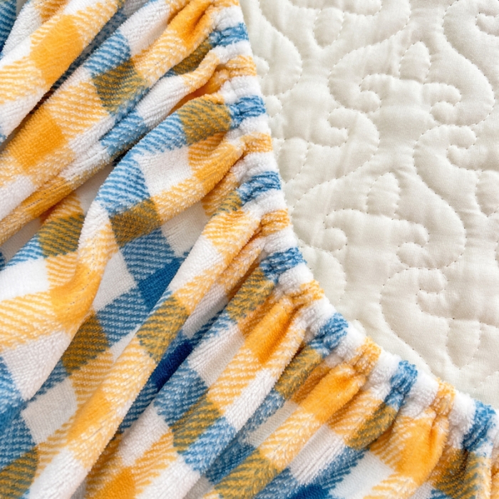 91家纺网 家纺一手货源 找家纺 金丝鸟 2022新款迪士尼系列夹棉绗缝牛奶绒花边床笠 米奇唐老鸭