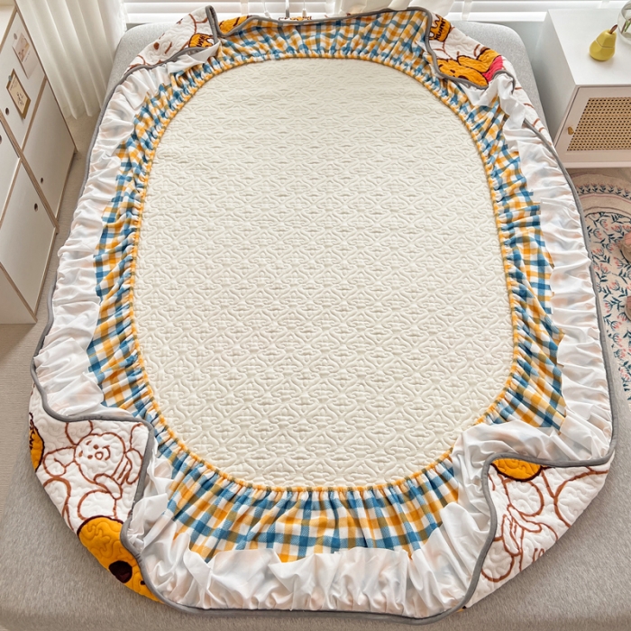 91家纺网 家纺一手货源 找家纺 金丝鸟 2022新款迪士尼系列夹棉绗缝牛奶绒花边床笠 蜜糖维尼