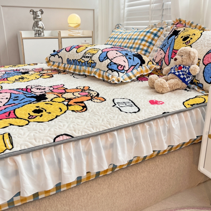 91家纺网 家纺一手货源 找家纺 金丝鸟 2022新款迪士尼系列夹棉绗缝牛奶绒花边床笠 甜蜜动物园