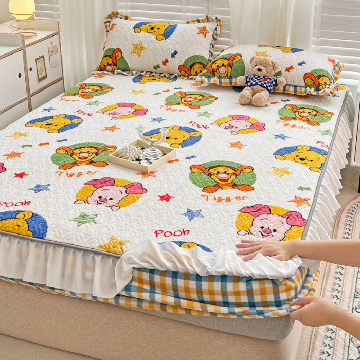 91家纺网 家纺一手货源 找家纺 金丝鸟 2022新款迪士尼系列夹棉绗缝牛奶绒花边床笠 跳跳虎