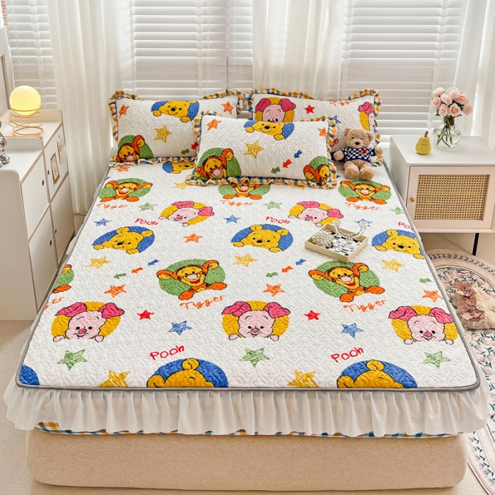 91家纺网 家纺一手货源 找家纺 金丝鸟 2022新款迪士尼系列夹棉绗缝牛奶绒花边床笠 跳跳虎