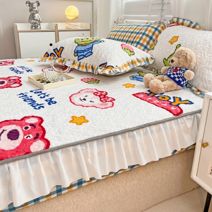 91家纺网 家纺一手货源 找家纺 金丝鸟 2022新款迪士尼系列夹棉绗缝牛奶绒花边床笠 外星人