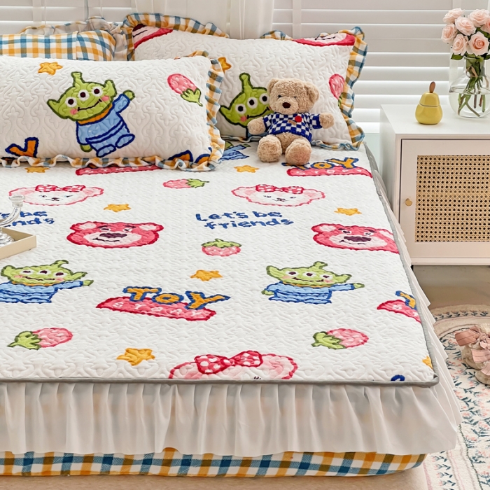 91家纺网 家纺一手货源 找家纺 金丝鸟 2022新款迪士尼系列夹棉绗缝牛奶绒花边床笠 外星人