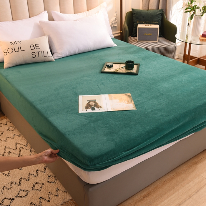 91家纺网 家纺一手货源 找家纺 甜之梦 2025新款毛巾绣牛奶绒床笠 乖乖龙墨绿