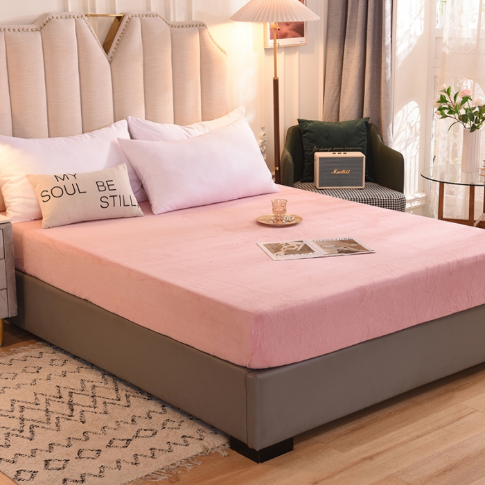 91家纺网 家纺一手货源 找家纺 甜之梦 2025新款毛巾绣牛奶绒床笠 小熊宝可梦淡粉