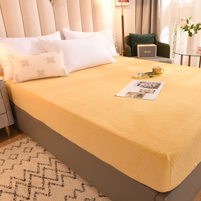 91家纺网 家纺一手货源 找家纺 甜之梦 2025新款毛巾绣牛奶绒床笠 小熊宝可梦嫩黄