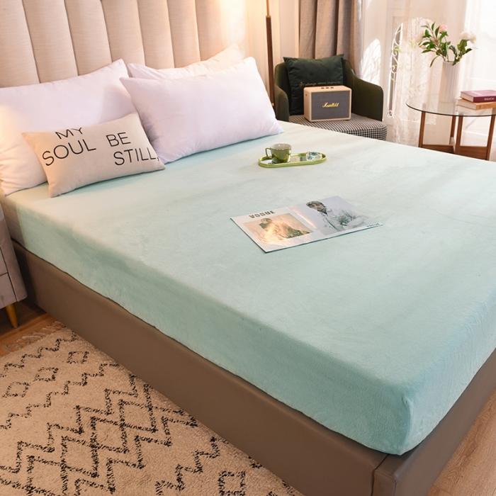 91家纺网 家纺一手货源 找家纺 甜之梦 2025新款毛巾绣牛奶绒床笠 小熊宝可梦嫩绿