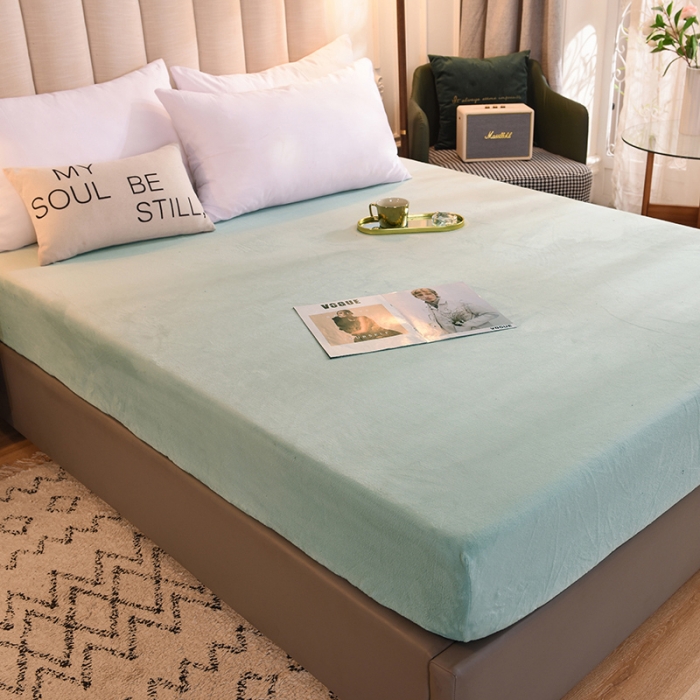 91家纺网 家纺一手货源 找家纺 甜之梦 2025新款毛巾绣牛奶绒床笠 小熊宝可梦嫩绿