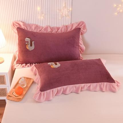 91家纺网 家纺一手货源 找家纺 甜之梦 2025新款毛巾绣牛奶绒枕套 48*74/对 乖乖龙紫豆沙