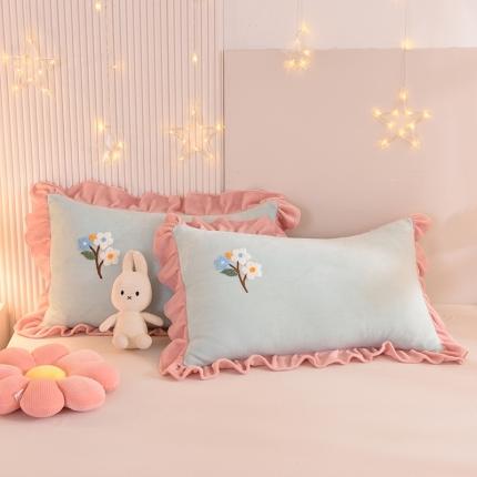 91家纺网 家纺一手货源 找家纺 甜之梦 2025新款毛巾绣牛奶绒枕套 48*74/对 满天星嫩绿