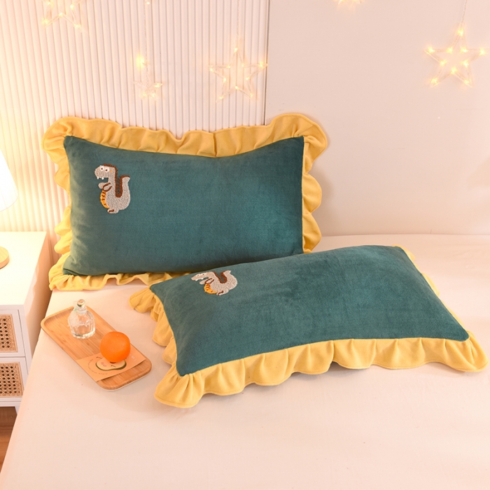 91家纺网 家纺一手货源 找家纺 （总）甜之梦 2025新款毛巾绣牛奶绒枕套 48*74/对