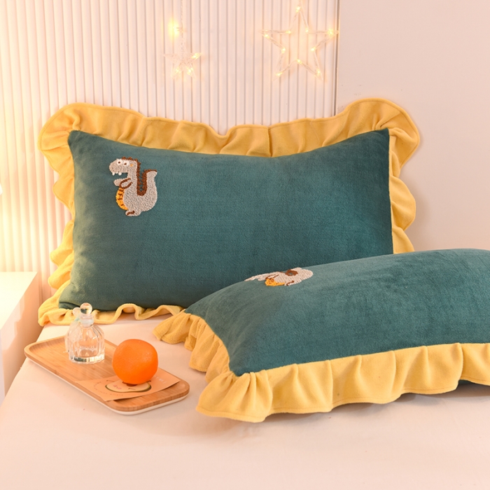 91家纺网 家纺一手货源 找家纺 （总）甜之梦 2025新款毛巾绣牛奶绒枕套 48*74/对