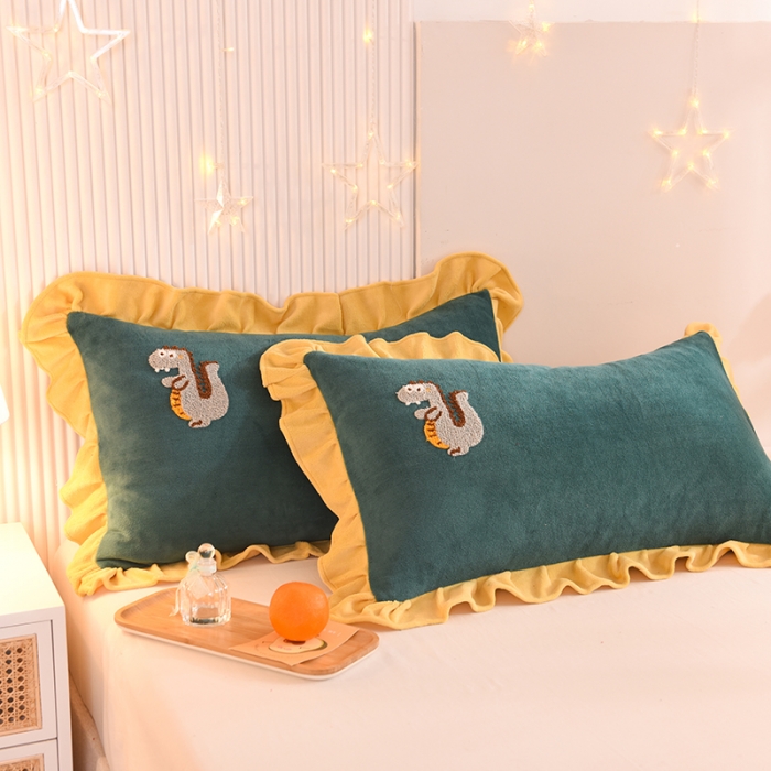 91家纺网 家纺一手货源 找家纺 （总）甜之梦 2025新款毛巾绣牛奶绒枕套 48*74/对