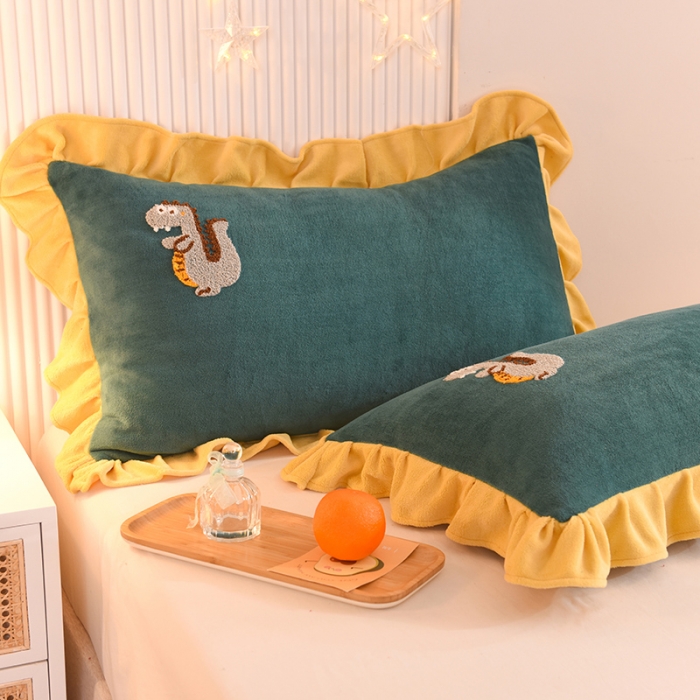 91家纺网 家纺一手货源 找家纺 甜之梦 2025新款毛巾绣牛奶绒枕套 48*74/对 乖乖龙墨绿