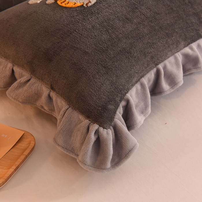 91家纺网 家纺一手货源 找家纺 甜之梦 2025新款毛巾绣牛奶绒枕套 48*74/对 乖乖龙深灰