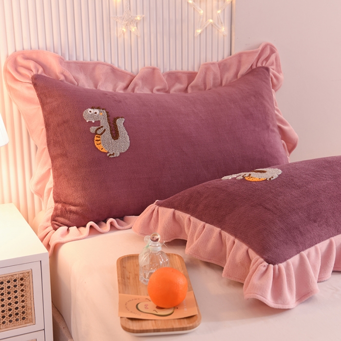 91家纺网 家纺一手货源 找家纺 甜之梦 2025新款毛巾绣牛奶绒枕套 48*74/对 乖乖龙紫豆沙