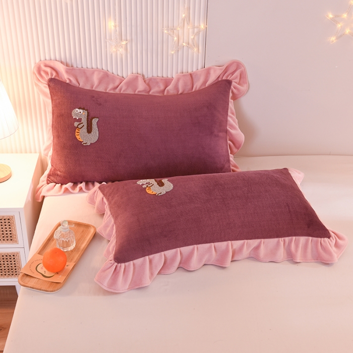 91家纺网 家纺一手货源 找家纺 甜之梦 2025新款毛巾绣牛奶绒枕套 48*74/对 乖乖龙紫豆沙