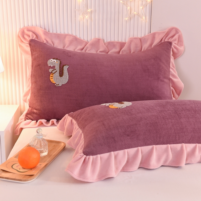 91家纺网 家纺一手货源 找家纺 甜之梦 2025新款毛巾绣牛奶绒枕套 48*74/对 乖乖龙紫豆沙