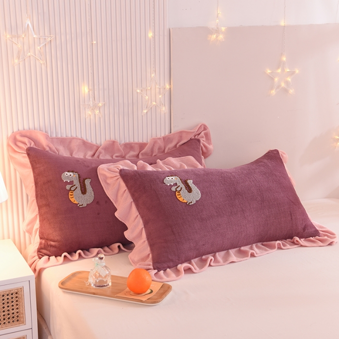 91家纺网 家纺一手货源 找家纺 甜之梦 2025新款毛巾绣牛奶绒枕套 48*74/对 乖乖龙紫豆沙