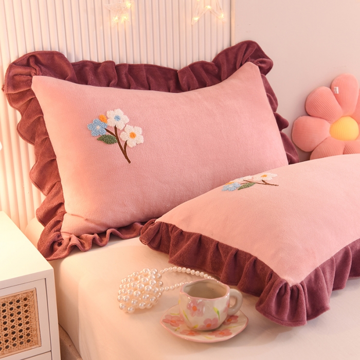 91家纺网 家纺一手货源 找家纺 甜之梦 2025新款毛巾绣牛奶绒枕套 48*74/对 满天星淡粉