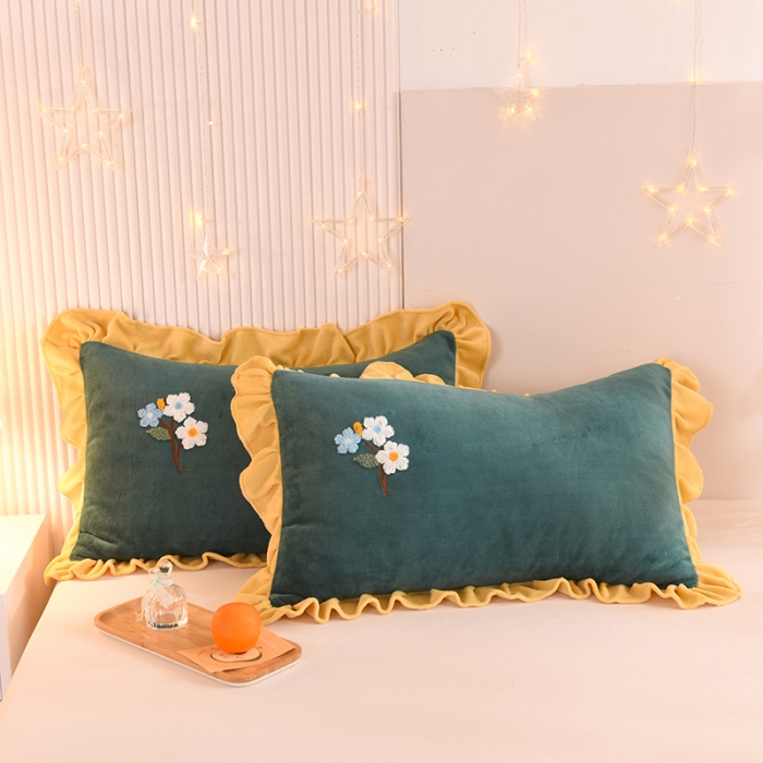 91家纺网 家纺一手货源 找家纺 甜之梦 2025新款毛巾绣牛奶绒枕套 48*74/对 满天星墨绿